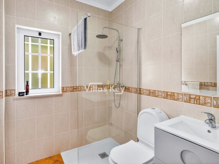 Image No.25-4 Bed House for sale