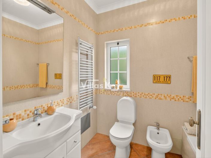 Image No.26-4 Bed House for sale