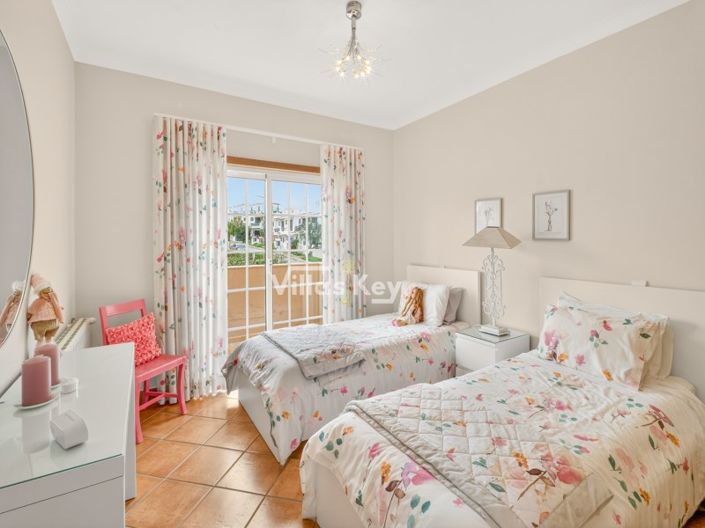 Image No.27-4 Bed House for sale