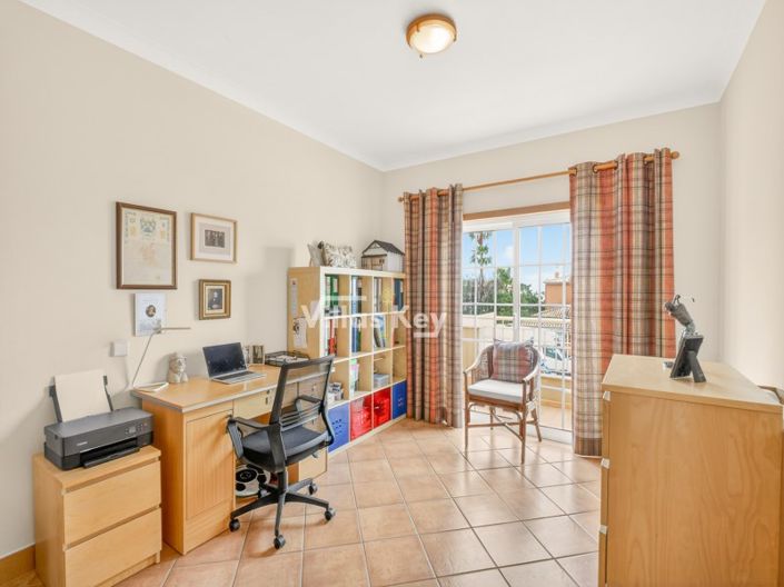 Image No.28-4 Bed House for sale