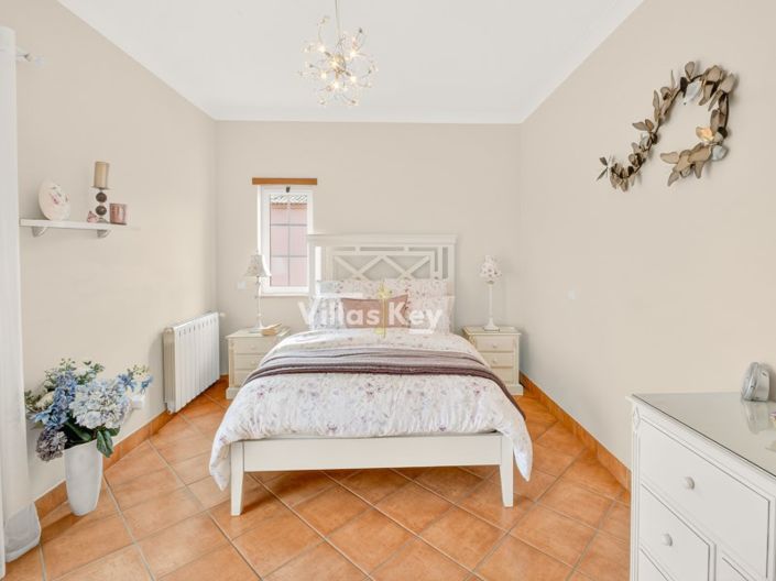 Image No.30-4 Bed House for sale