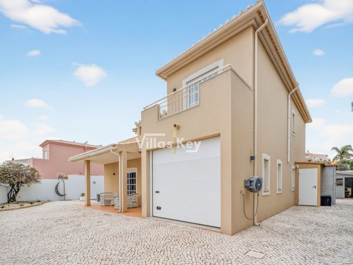 Image No.37-4 Bed House for sale