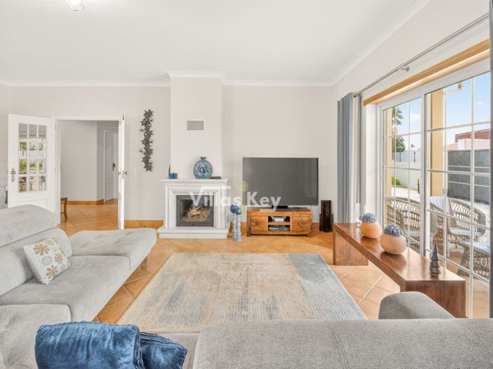 Image No.8-4 Bed House for sale