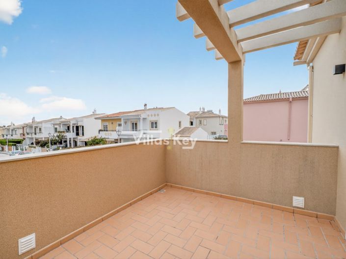 Image No.9-4 Bed House for sale