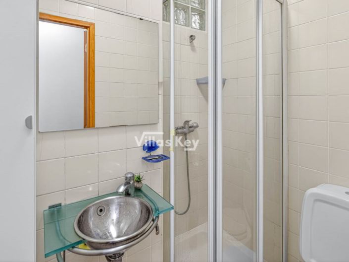 Image No.10-3 Bed House for sale