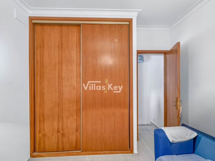 Image No.11-3 Bed House for sale