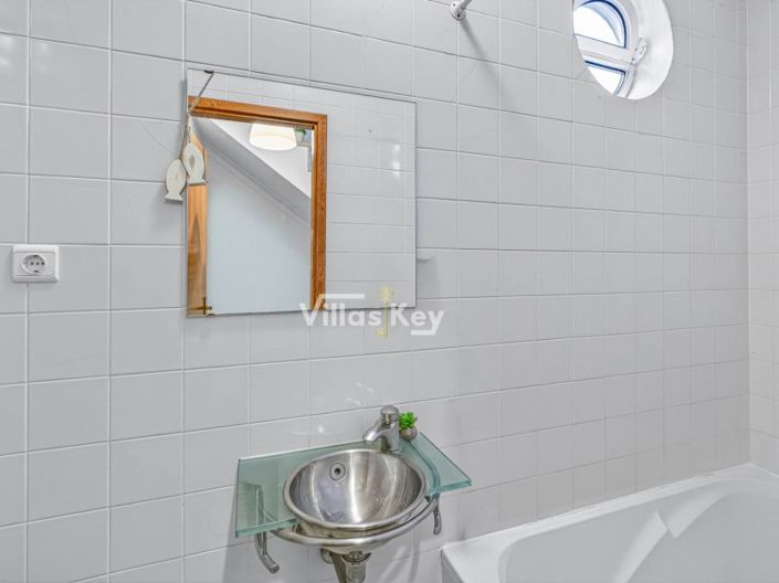 Image No.9-3 Bed House for sale