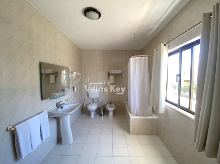 Image No.13-33 Bed Hotel for sale