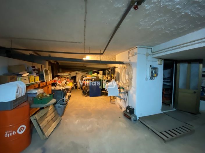 Image No.19-33 Bed Hotel for sale