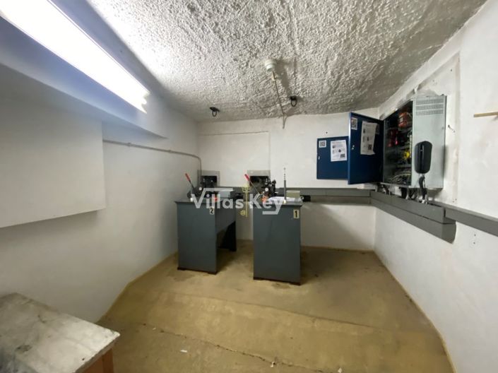 Image No.20-33 Bed Hotel for sale