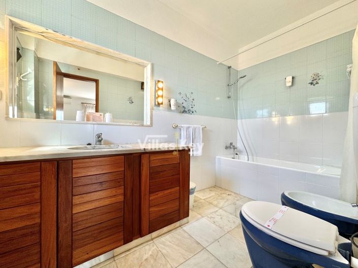 Image No.37-33 Bed Hotel for sale