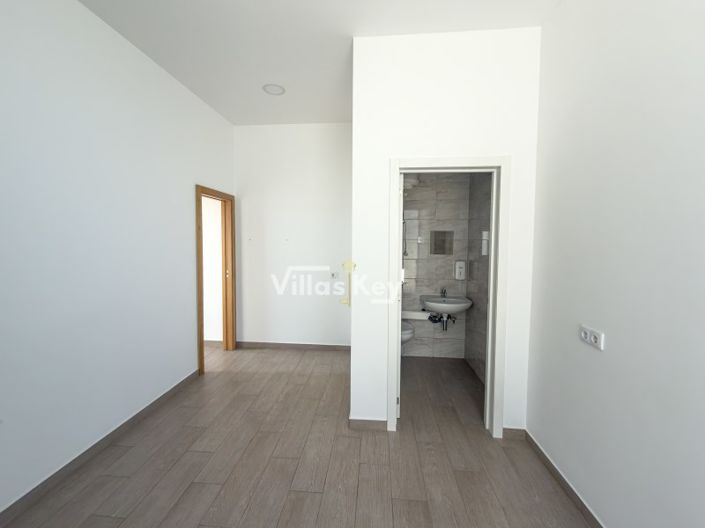 Image No.4-Commercial à vendre à Lagos