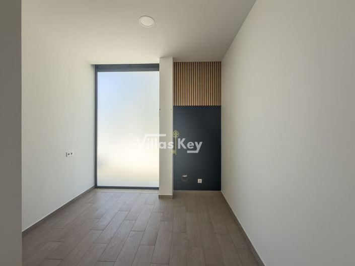 Image No.5-Commercial à vendre à Lagos