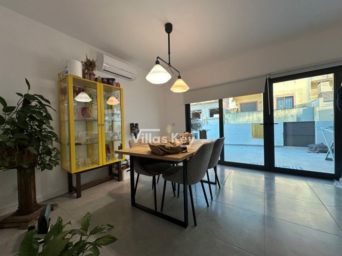 Image No.12-4 Bed House for sale