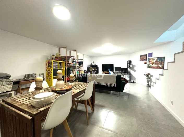 Image No.2-4 Bed House for sale