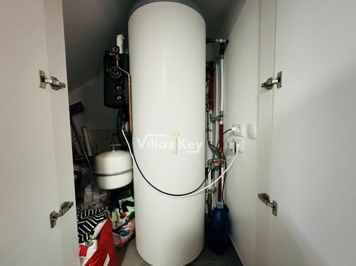 Image No.21-4 Bed House for sale