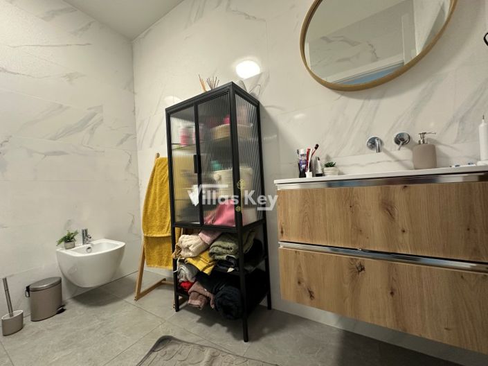 Image No.24-4 Bed House for sale