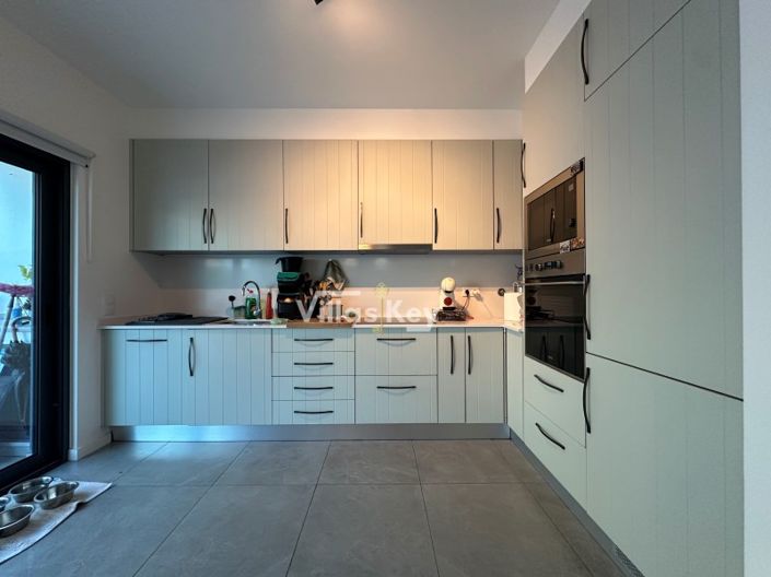 Image No.9-4 Bed House for sale