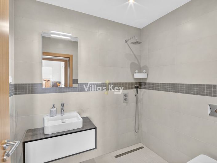 Image No.13-2 Bed Apartment for sale