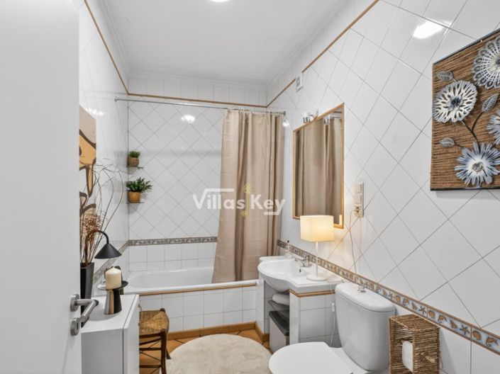 Image No.12-4 Bed House for sale