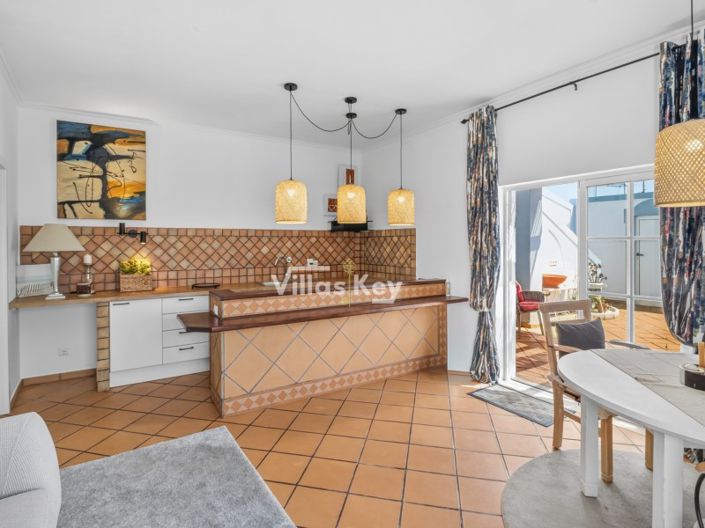 Image No.18-4 Bed House for sale