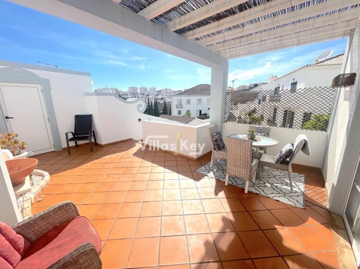 Image No.2-4 Bed House for sale