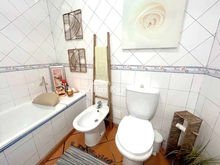 Image No.27-4 Bed House for sale