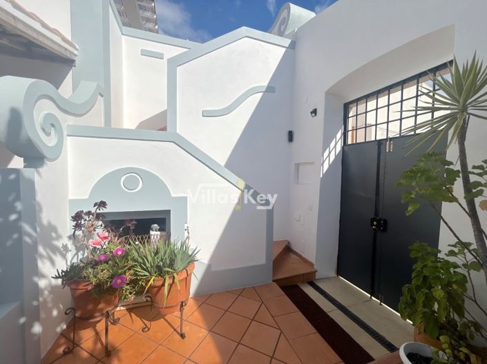 Image No.40-4 Bed House for sale