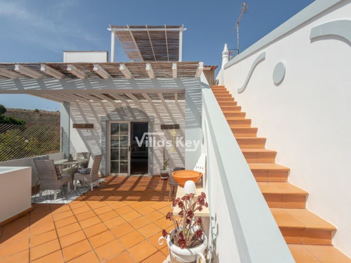 Image No.6-4 Bed House for sale