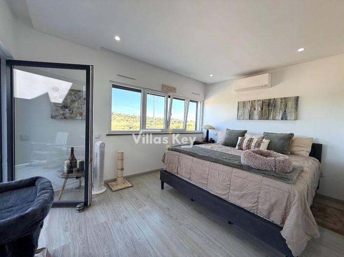 Image No.16-4 Bed House for sale