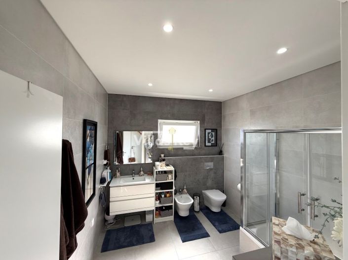 Image No.18-4 Bed House for sale