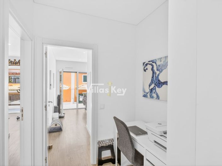 Image No.19-4 Bed House for sale