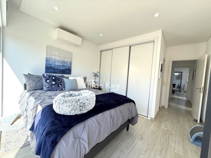 Image No.20-4 Bed House for sale