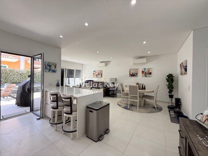 Image No.3-4 Bed House for sale