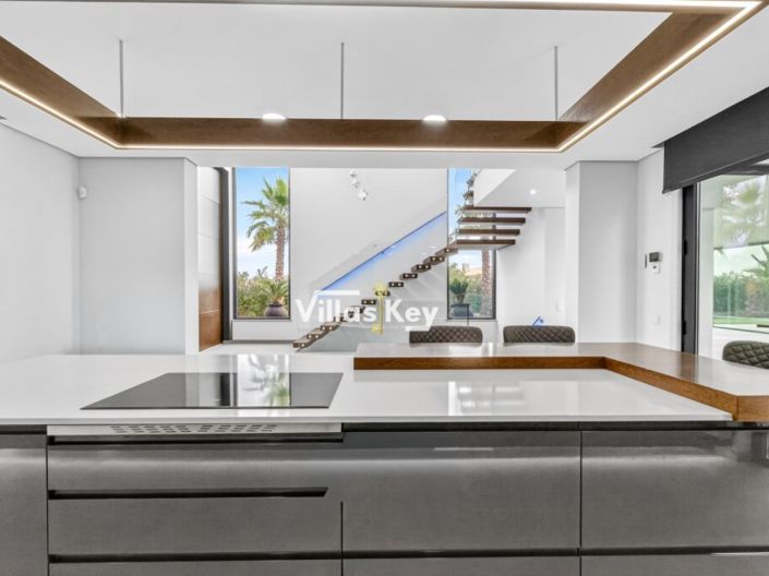 Image No.12-4 Bed House for sale