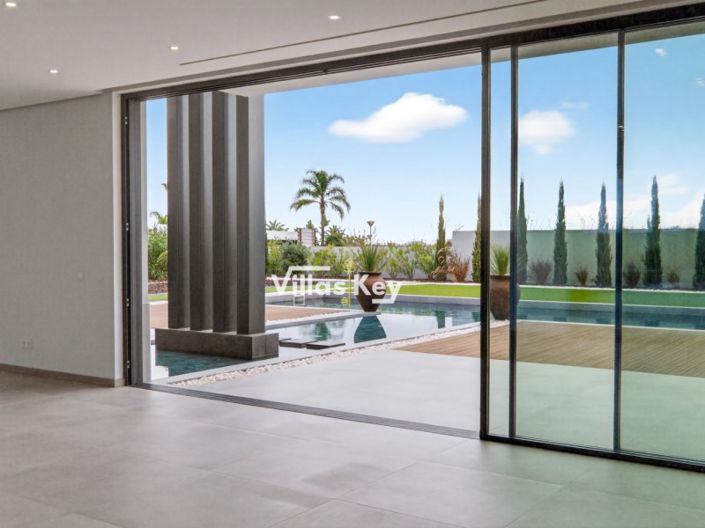 Image No.14-4 Bed House for sale