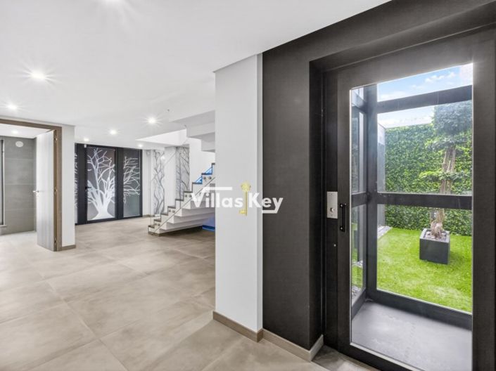 Image No.18-4 Bed House for sale