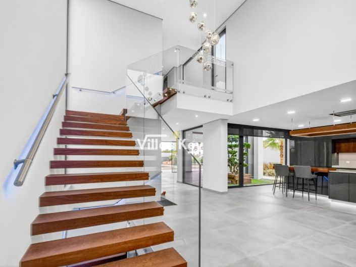 Image No.19-4 Bed House for sale