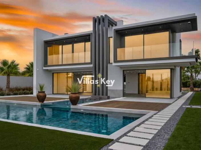 Image No.2-4 Bed House for sale