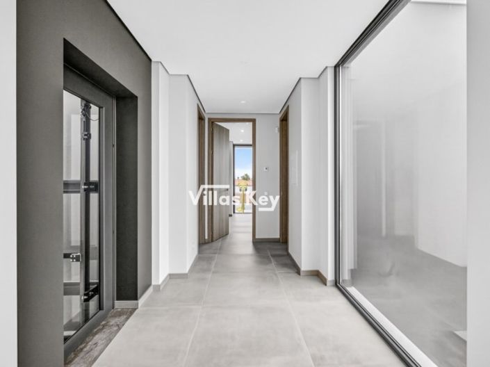 Image No.24-4 Bed House for sale