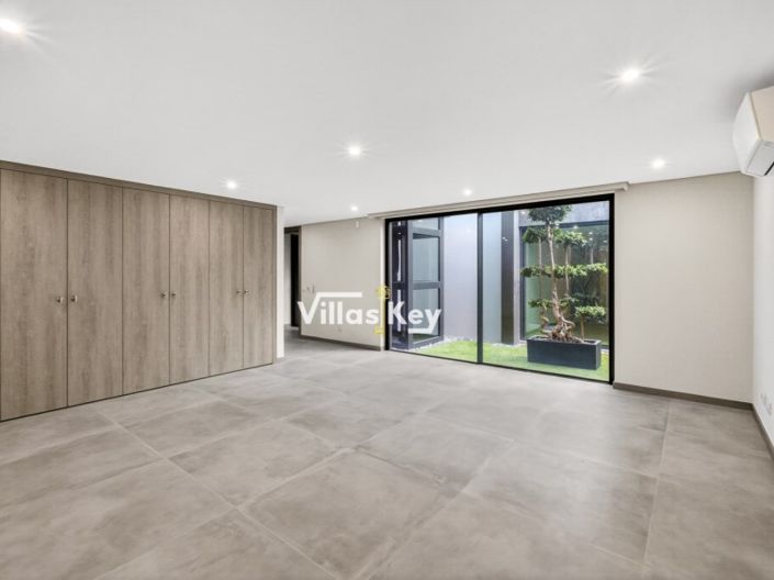 Image No.28-4 Bed House for sale