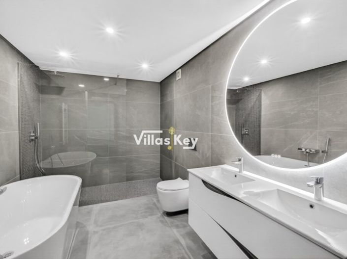 Image No.30-4 Bed House for sale