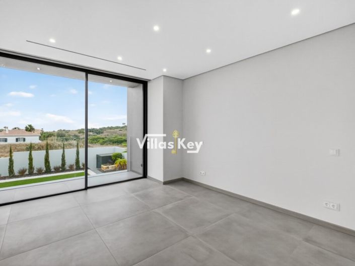 Image No.31-4 Bed House for sale