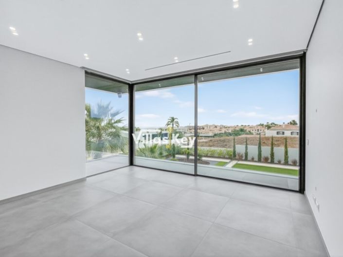 Image No.32-4 Bed House for sale