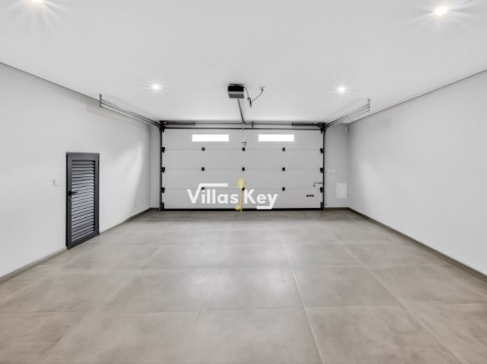 Image No.33-4 Bed House for sale