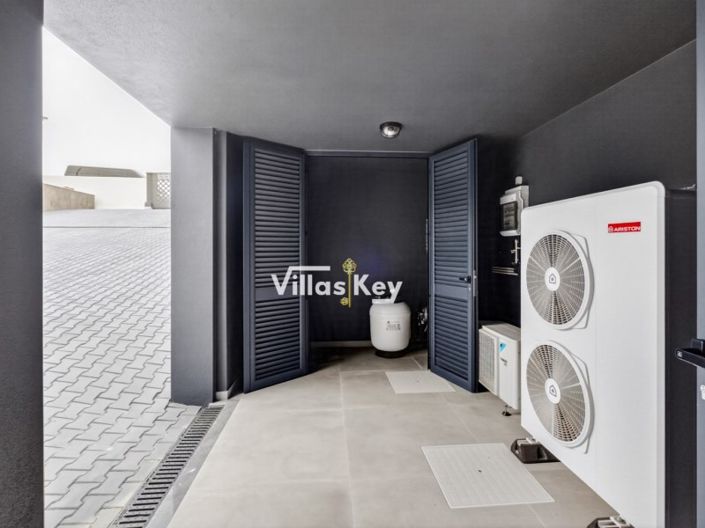 Image No.34-4 Bed House for sale