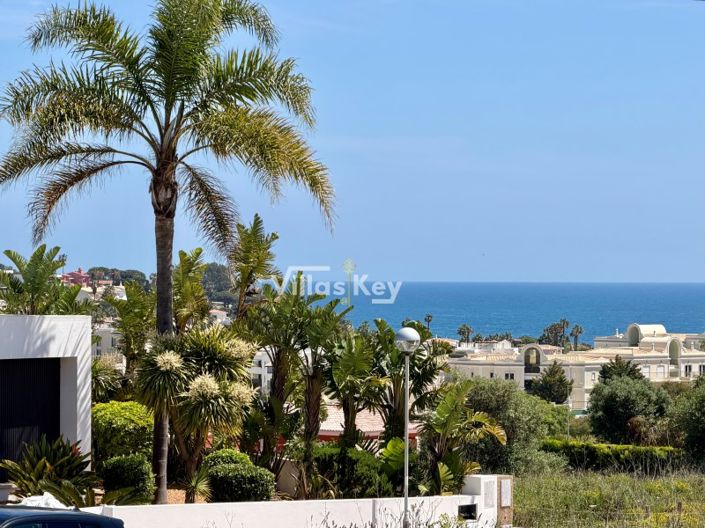 Image No.8-4 Bed House for sale