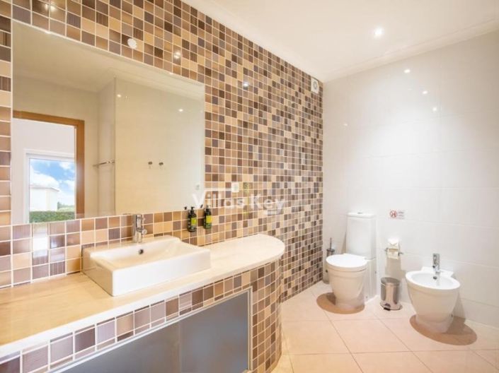 Image No.8-2 Bed House for sale