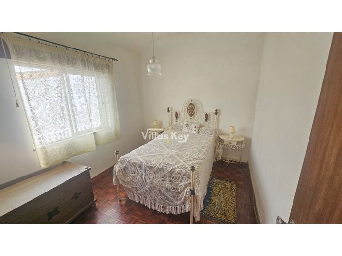 Image No.12-2 Bed House for sale