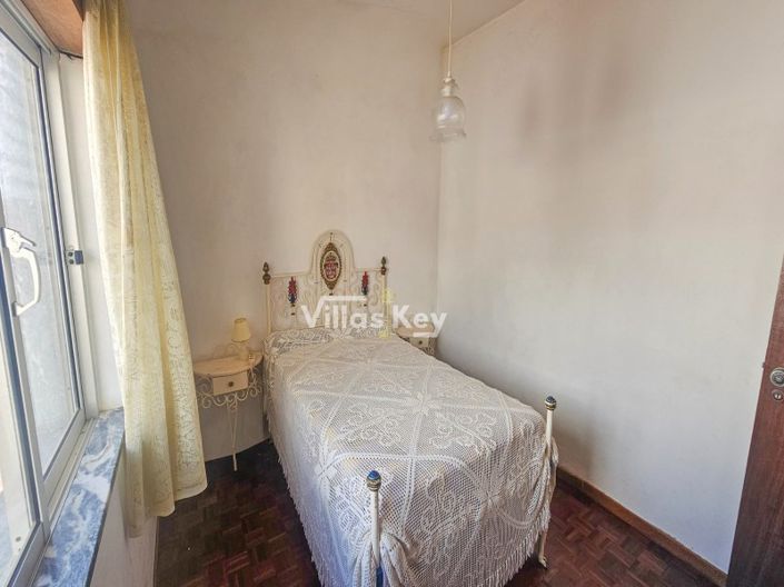 Image No.8-2 Bed House for sale